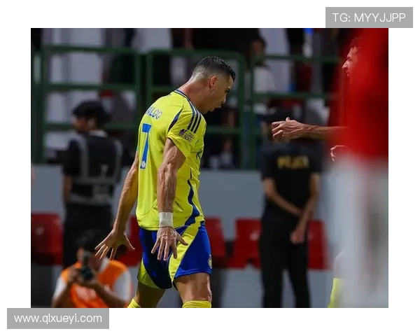 C罗本赛季表现出色代表俱乐部和国家队出战17场贡献16球2助攻